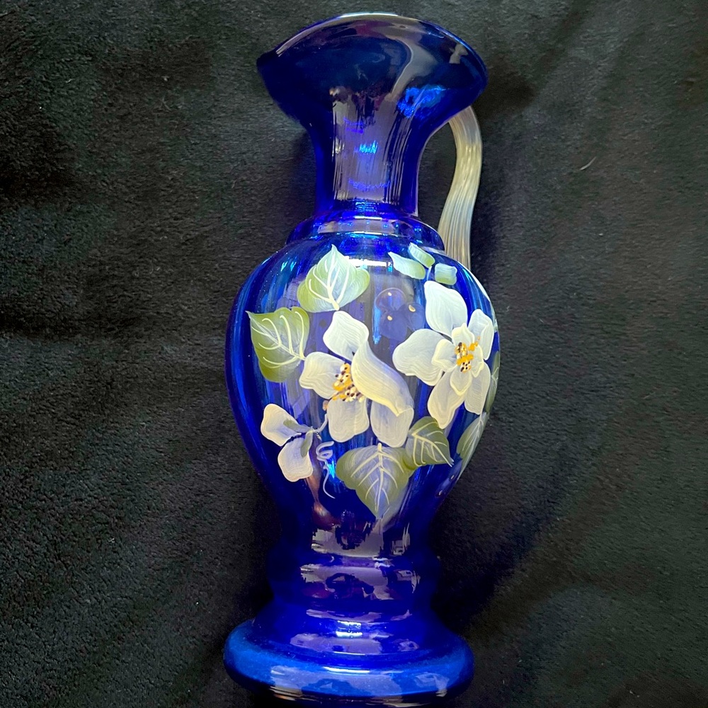 Classic Fenton vase with original sticker in tact.